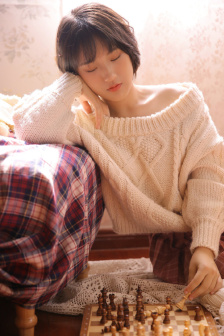 女生喊疼男生越往里寨的游戏娱乐